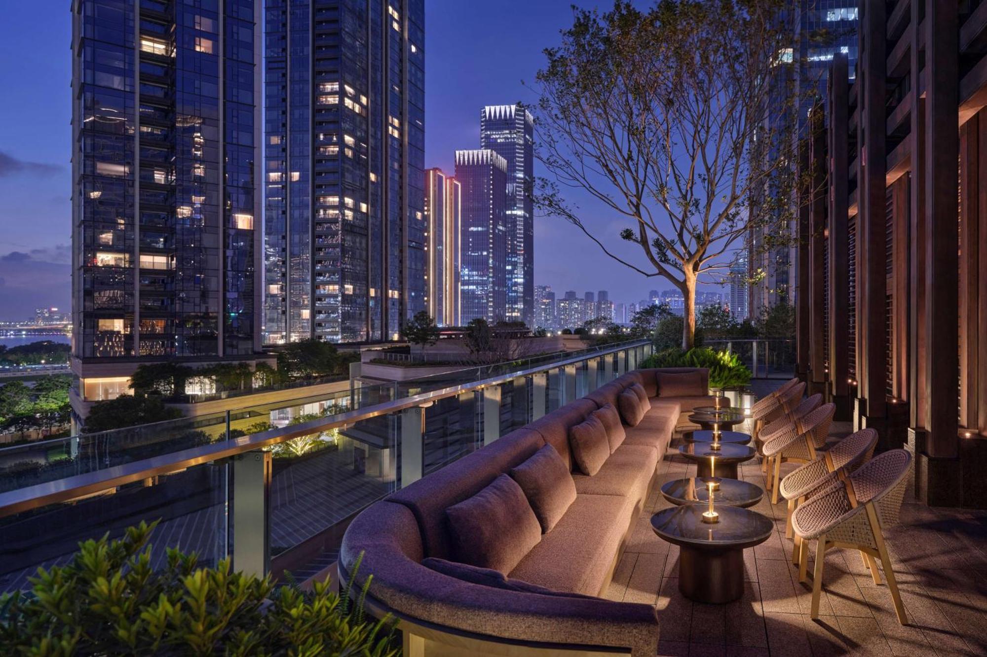 Conrad Shenzhen, The First Art Museum Hotel In Greater Bay Area With The Stunning Bay And Sunset View In The Hotel Terrace Zewnętrze zdjęcie