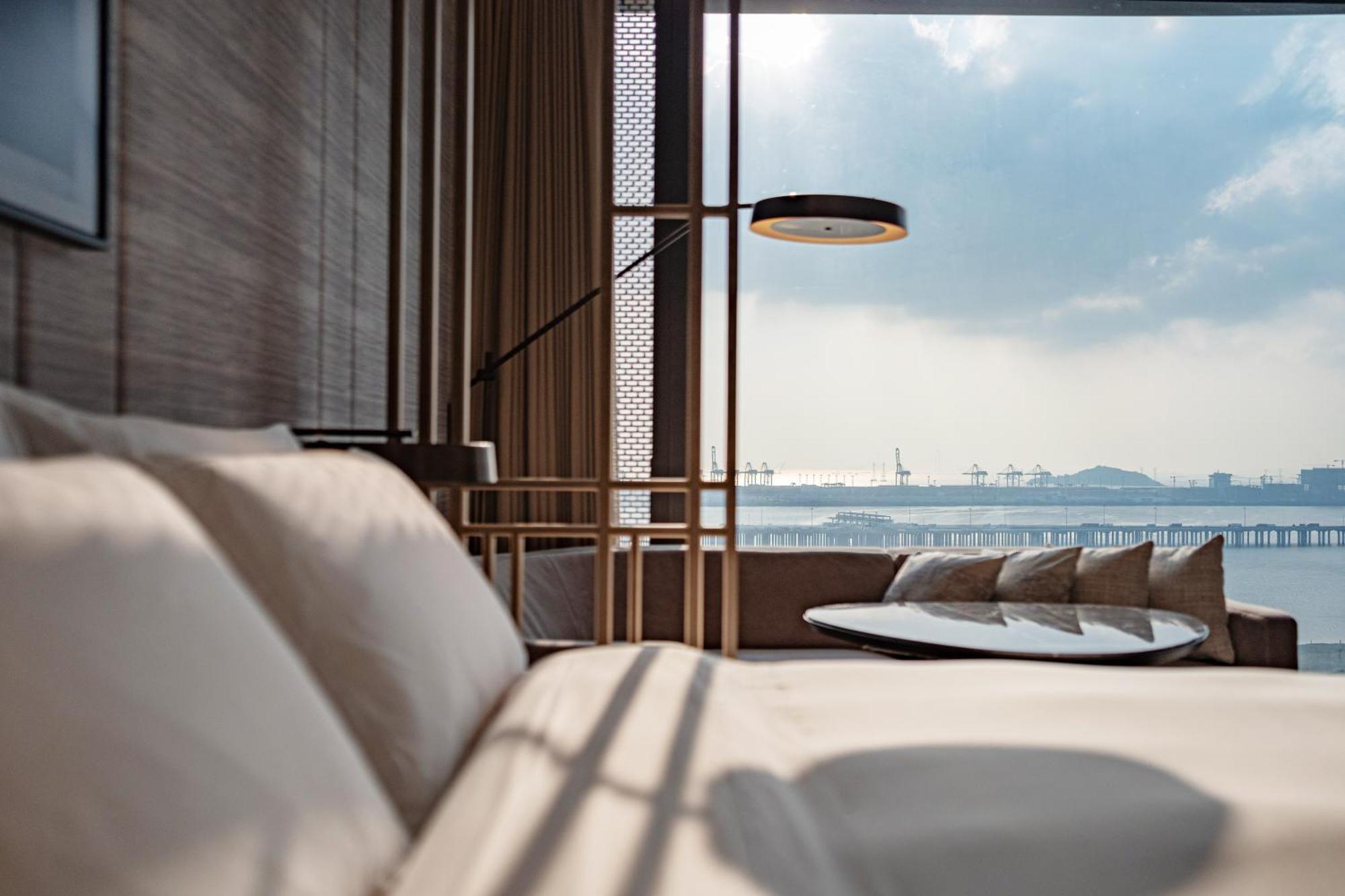 Conrad Shenzhen, The First Art Museum Hotel In Greater Bay Area With The Stunning Bay And Sunset View In The Hotel Terrace Zewnętrze zdjęcie