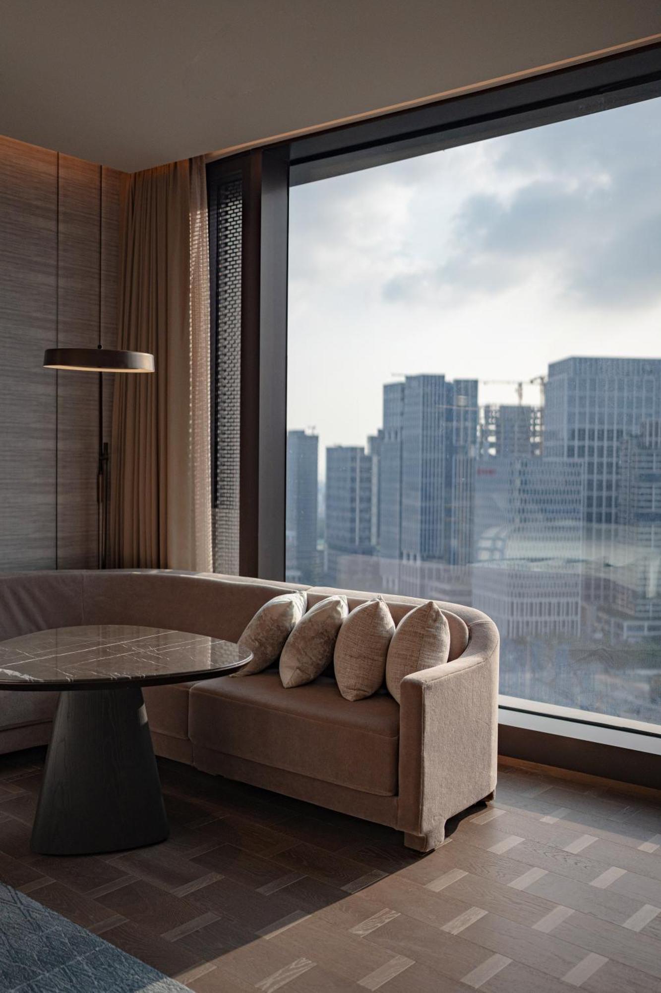 Conrad Shenzhen, The First Art Museum Hotel In Greater Bay Area With The Stunning Bay And Sunset View In The Hotel Terrace Zewnętrze zdjęcie
