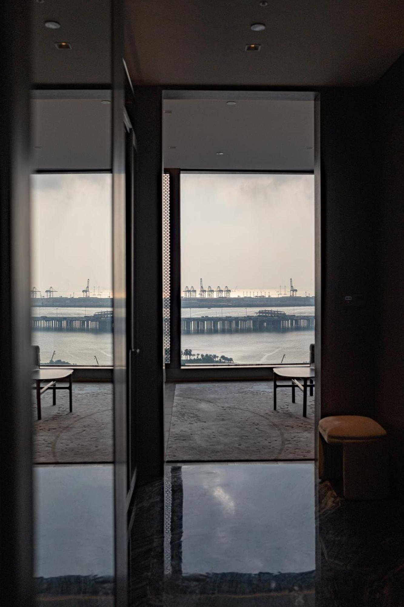 Conrad Shenzhen, The First Art Museum Hotel In Greater Bay Area With The Stunning Bay And Sunset View In The Hotel Terrace Zewnętrze zdjęcie